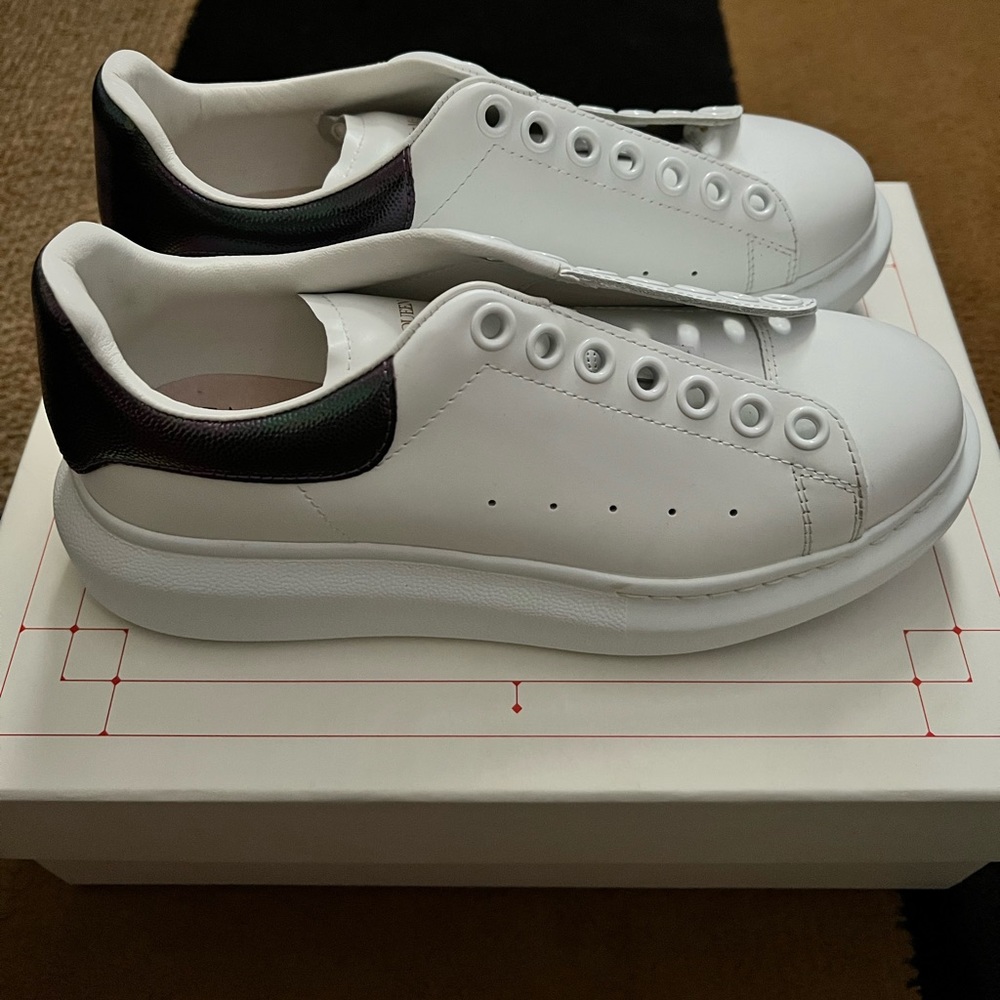 Only worn a few times, still in good condition.. I also have brand new laces